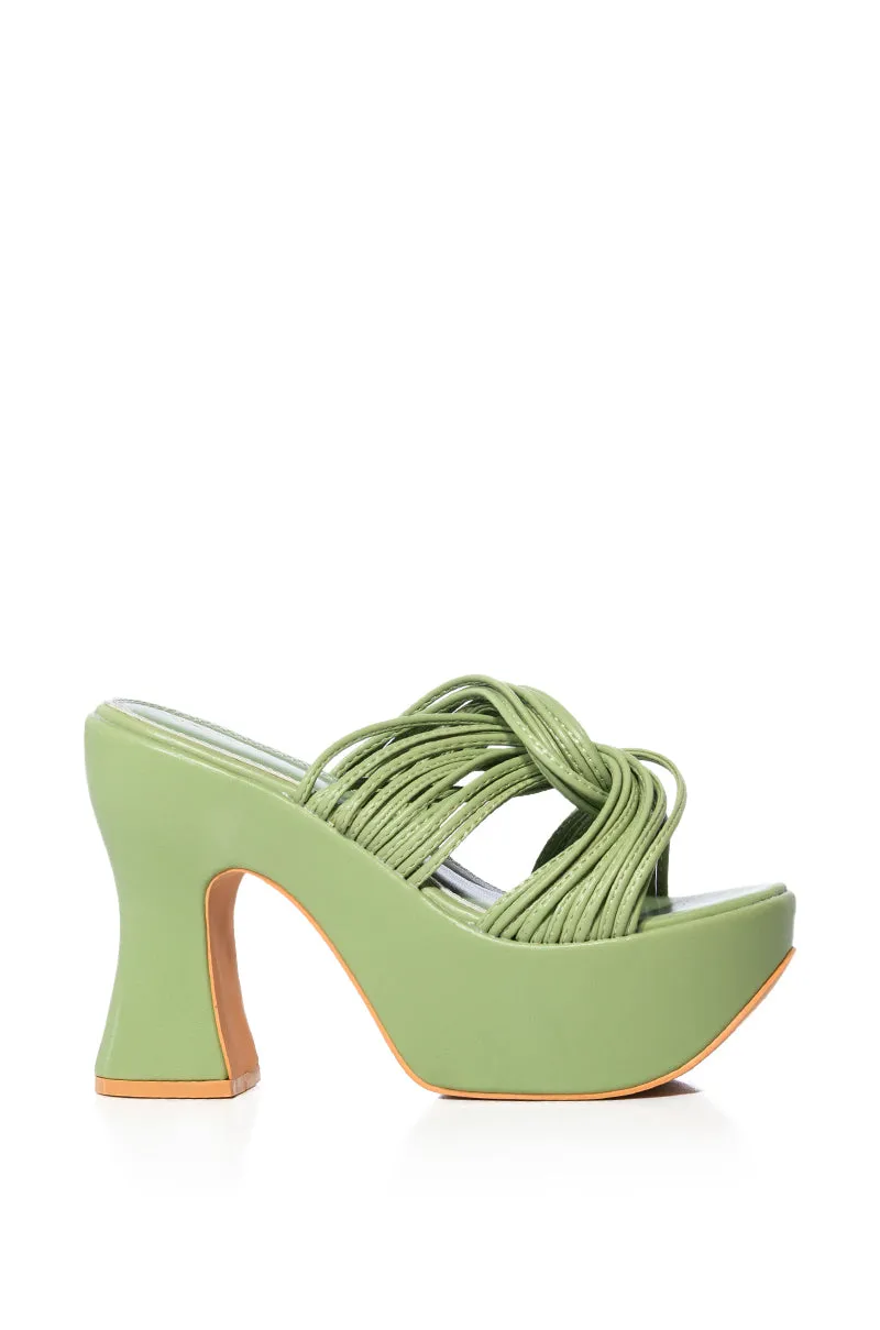 AZALEA WANG GAIL PLATFORM CHUNKY SANDAL IN GREEN