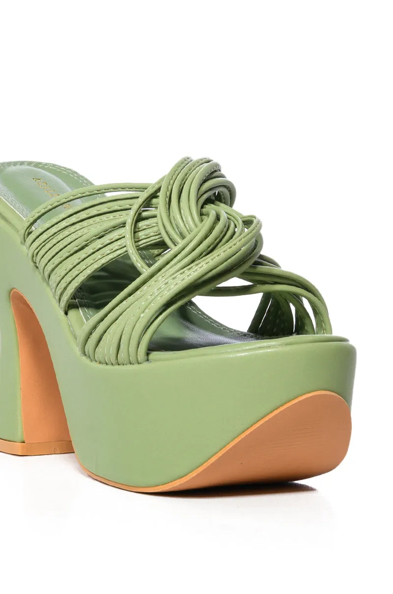 AZALEA WANG GAIL PLATFORM CHUNKY SANDAL IN GREEN