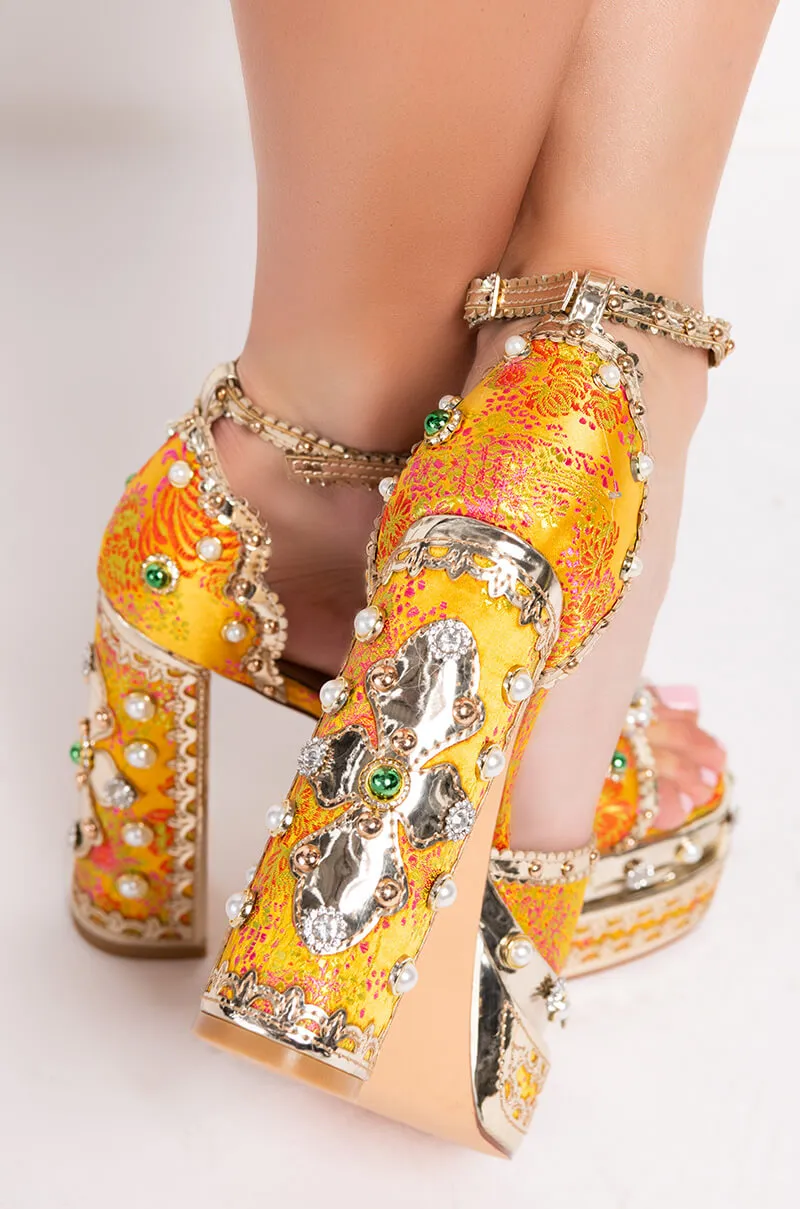 AZALEA WANG MY KINDA PARTY CHUNKY SANDAL IN ORANGE