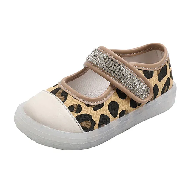 Guti Girls' Flat Shoes